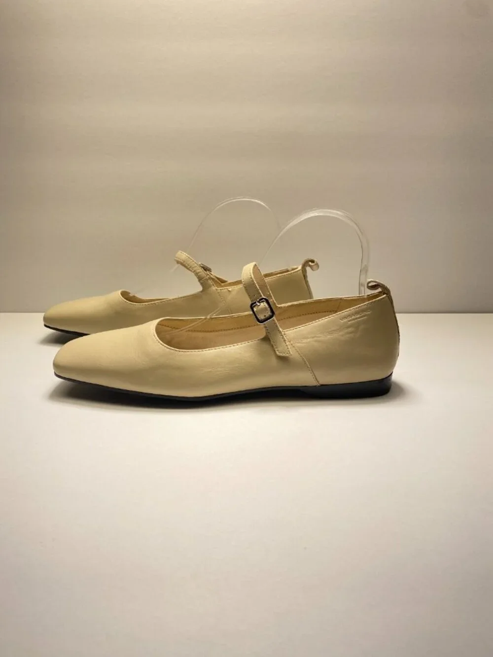 Vagabond Shoemakers WOmens Delia Mary Jane Flat Off White Leather Sz 38